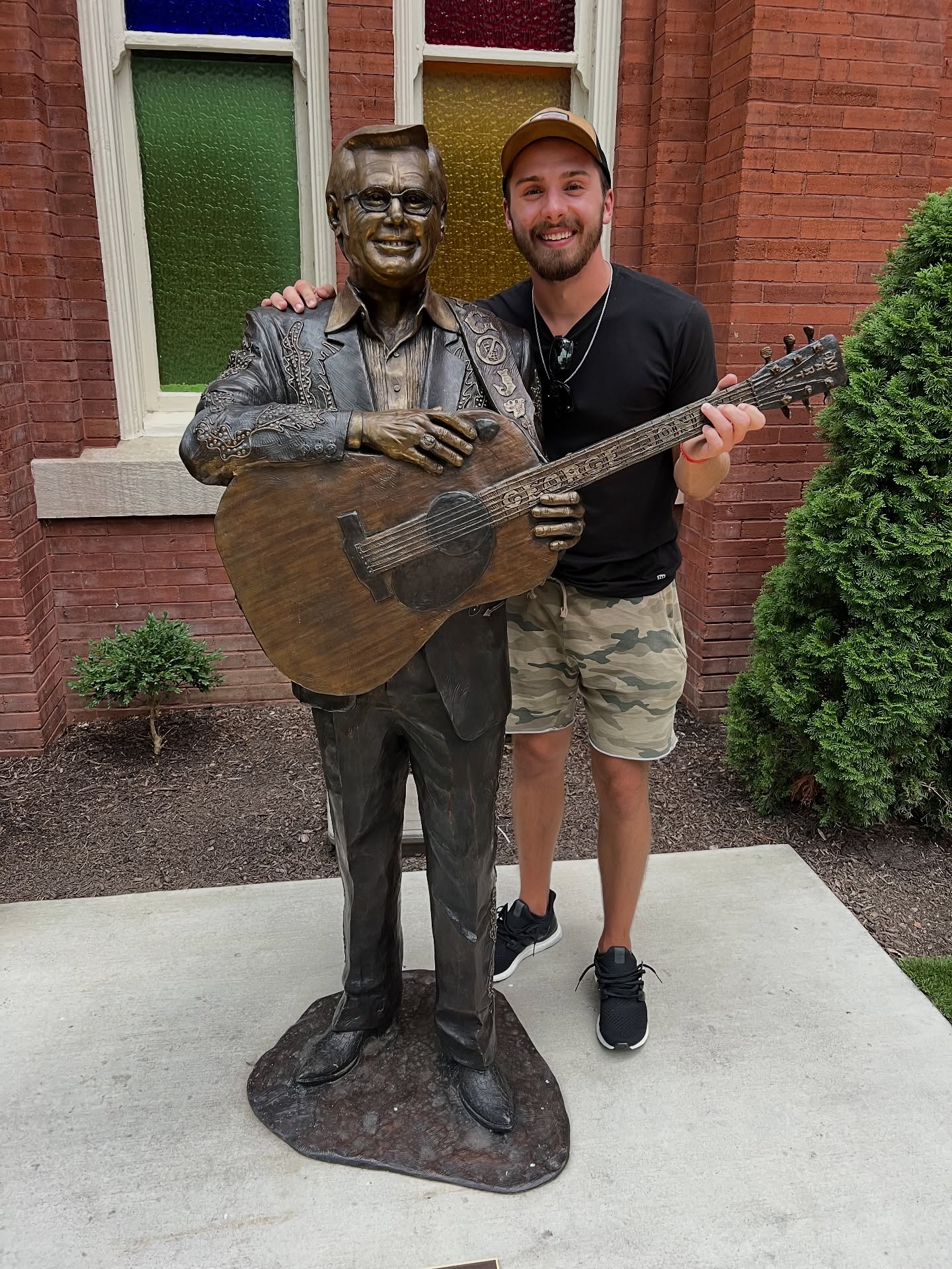 Kalen Mxrcus with statue